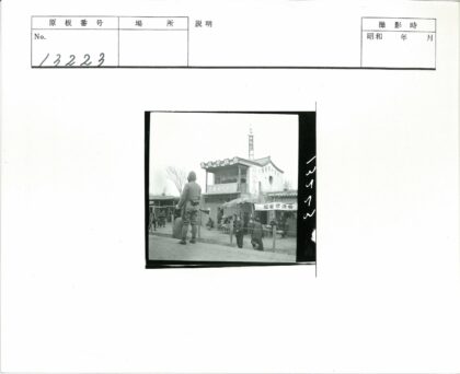 士兵站岗标志建筑街景.jpg