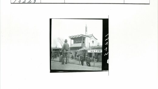 士兵站岗标志建筑街景.jpg