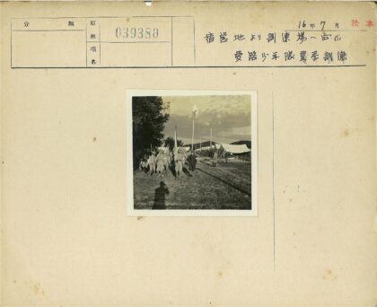 士兵营地行进与帐篷风景.jpg