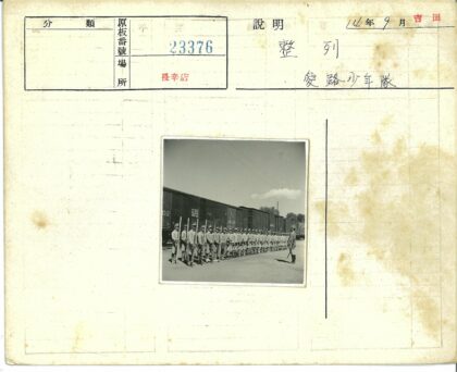 士兵车站列队检阅.jpg