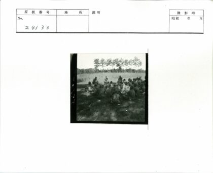 士兵野外训练草地休憩.jpg