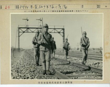 士兵铁路巡逻历史瞬间.jpg