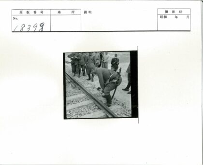 士兵铁路维修工作现场.jpg