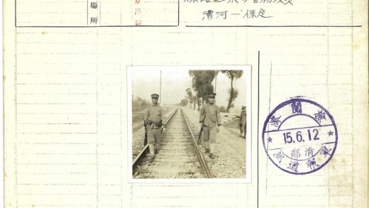 士兵铁轨行军树林天空.jpg