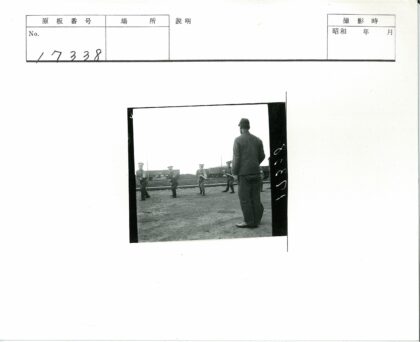 士兵铁轨行进训练纪实.jpg