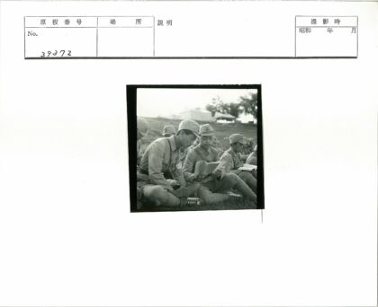 士兵露营学习阅读实景.jpg