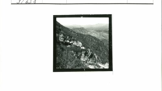 壮丽山崖与远山风光.jpg