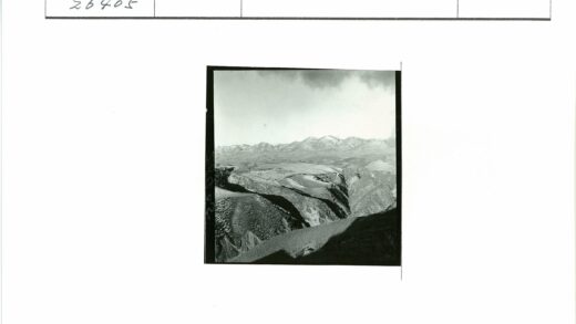 壮丽山脉与丘陵自然景观.jpg