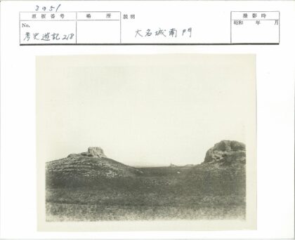壮丽岩层与开阔地平线景观.jpg