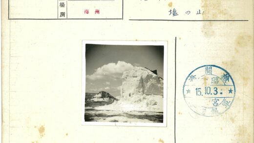 壮丽沉积岩悬崖与晴空.jpg