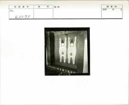 复古人物帽饰举手壁画.jpg