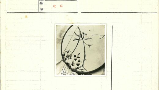 复古刺绣花卉环与蝴蝶结细节.jpg