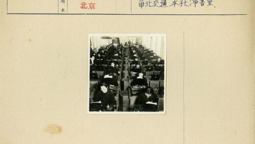 复古办公空间打字机工作场景.jpg