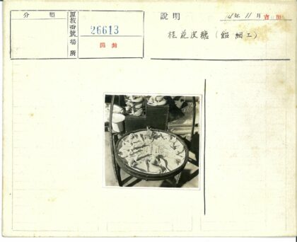 复古动物雕像与陶器展示.jpg