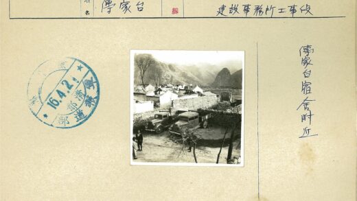 复古卡车与山景人物纪实.jpg