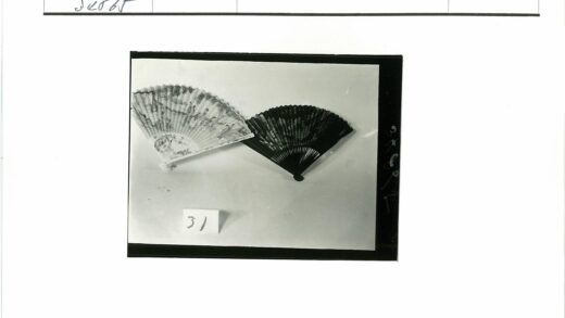 复古双扇与数字31装饰照.jpg