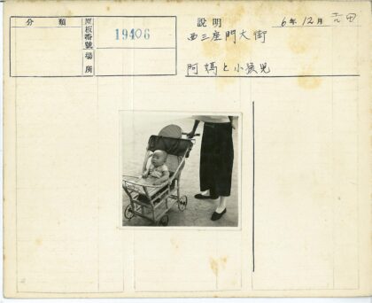 复古婴儿车沙滩夏日时光.jpg