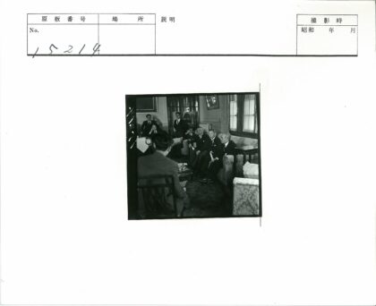 复古室内场景与家具陈设.jpg
