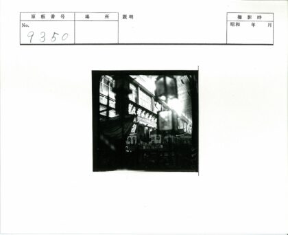 复古室内海报光影展示.jpg