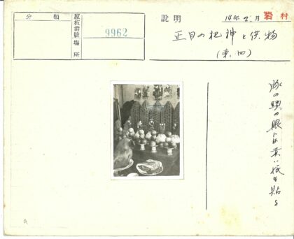 复古室内装饰与水果艺术展示.jpg