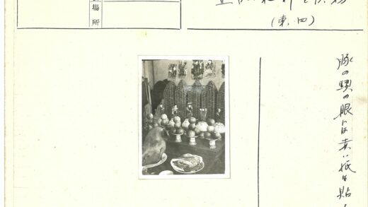 复古室内装饰与水果艺术展示.jpg
