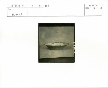 复古宽边浅碗静物照.jpg