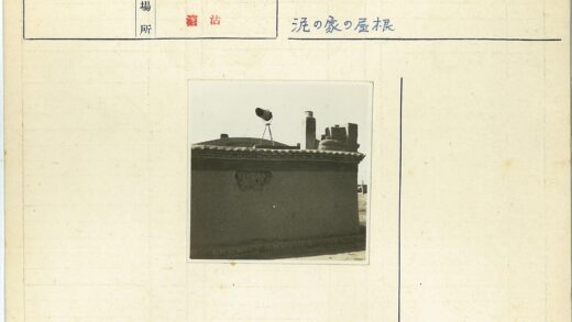 复古屋顶结构聚光灯与烟囱细节.jpg