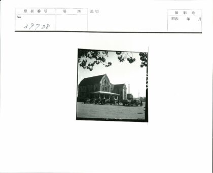 复古建筑与老爷车街景.jpg