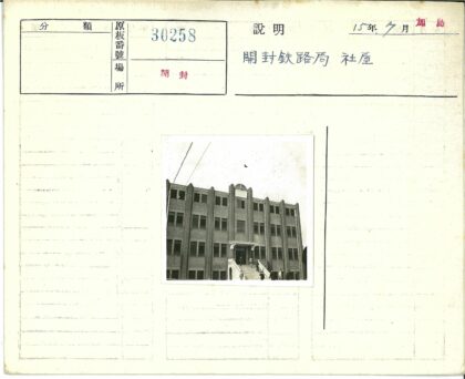 复古建筑楼梯与窗户街景.jpg