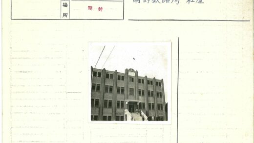 复古建筑楼梯与窗户街景.jpg