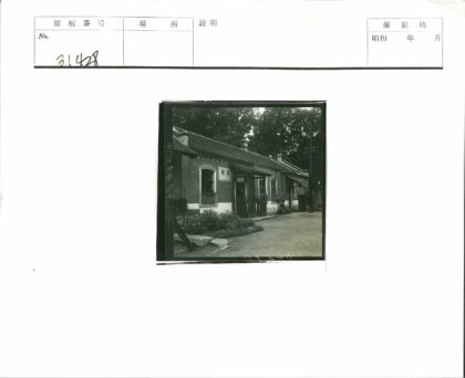 复古建筑黑白风景照.jpg