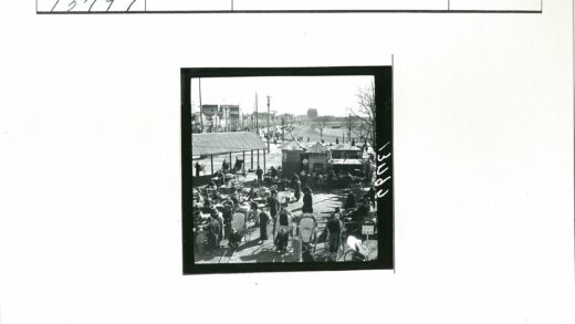 复古户外市场街景.jpg