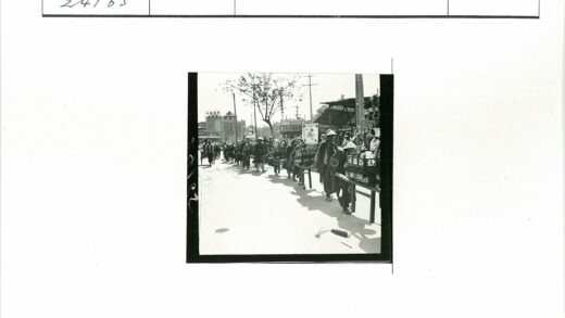 复古手推车游行街景.jpg
