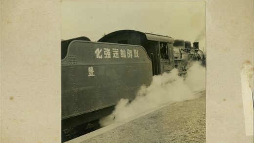 复古日文蒸汽机车工作照.jpg