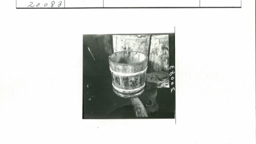复古木桶亚洲文字风化背景.jpg