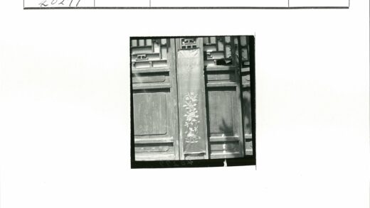 复古木门格子绣花细节.jpg