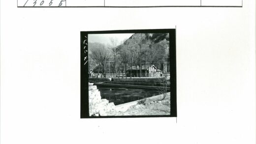 复古水池庭院与山景建筑.jpg