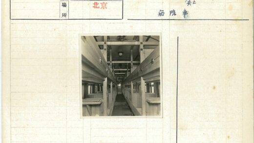 复古火车车厢内部走廊.jpg