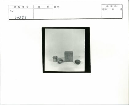 复古物品静物摄影圆柱容器蛋形方盒圆包裹.jpg