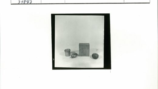 复古物品静物摄影圆柱容器蛋形方盒圆包裹.jpg