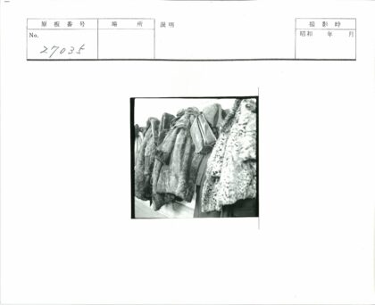 复古皮大衣与室内挂袋.jpg