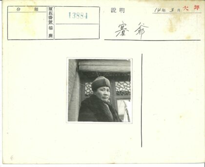 复古皮草绅士与古典建筑.jpg