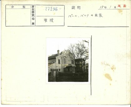 复古砖砌建筑与拱窗景致.jpg