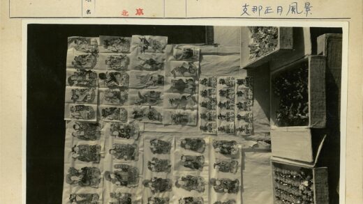 复古花卉装饰品纸盒展示.jpg