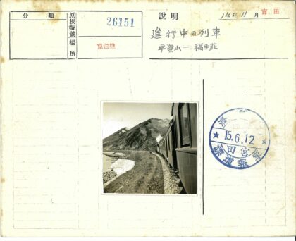 复古蒸汽火车穿越山水.jpg