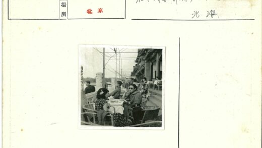 复古藤椅咖啡馆露台风景.jpg