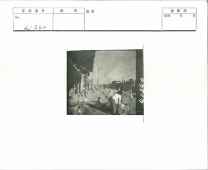 复古街市编织篮商铺街景.jpg