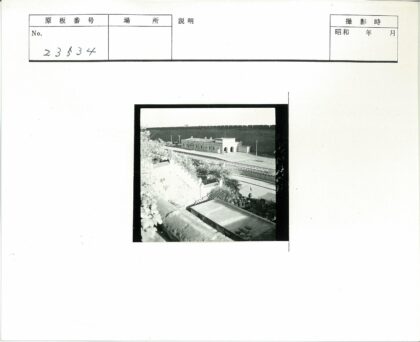 复古街景与拱门建筑.jpg