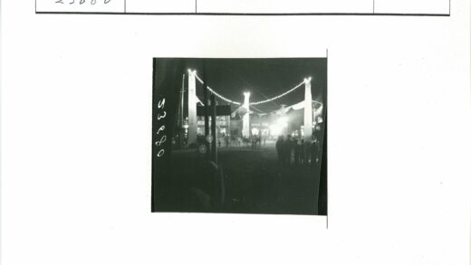 复古街景夜聚照明盛会.jpg