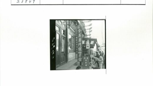 复古街景店面招牌行人遮阳篷.jpg